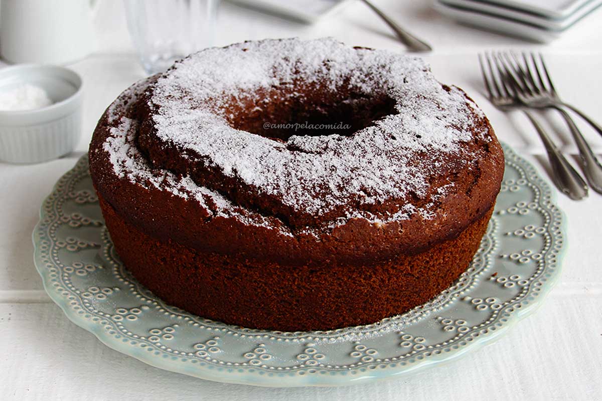 receita-de-bolo-de-chocolate-simples-fofinho-sem-gluten-e-sem-lactose